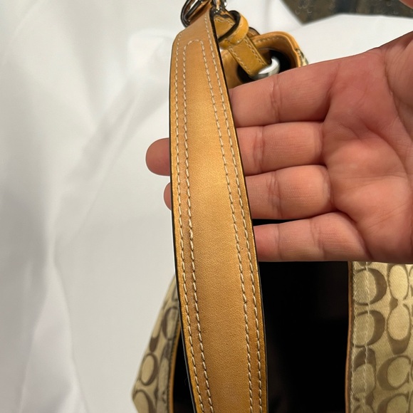 Authentic Vintage Coach Tan Signature inner pocket, Fabric & Leather Hobo Bag - Picture 7 of 13